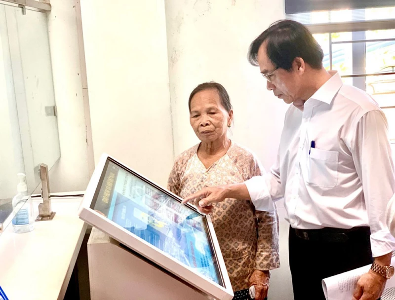 Nâng cao chất lượng dịch vụ công trực tuyến để người dân thực sự được phục vụ Nâng cao chất lượng dịch vụ công trực tuyến để người dân thực sự được phục vụ