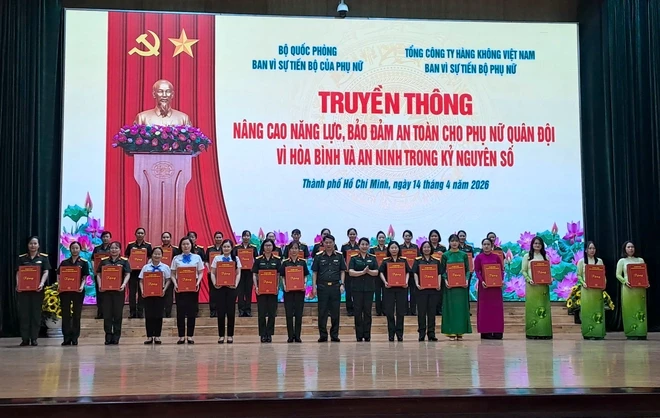 Nâng cao năng lực, bảo đảm an toàn cho phụ nữ Quân đội trong kỷ nguyên số Nâng cao năng lực, bảo đảm an toàn cho phụ nữ Quân đội trong kỷ nguyên số