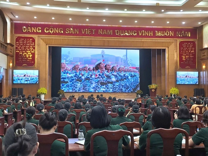Nâng cao năng lực, bảo đảm an toàn cho phụ nữ Quân đội trong kỷ nguyên số Nâng cao năng lực, bảo đảm an toàn cho phụ nữ Quân đội trong kỷ nguyên số