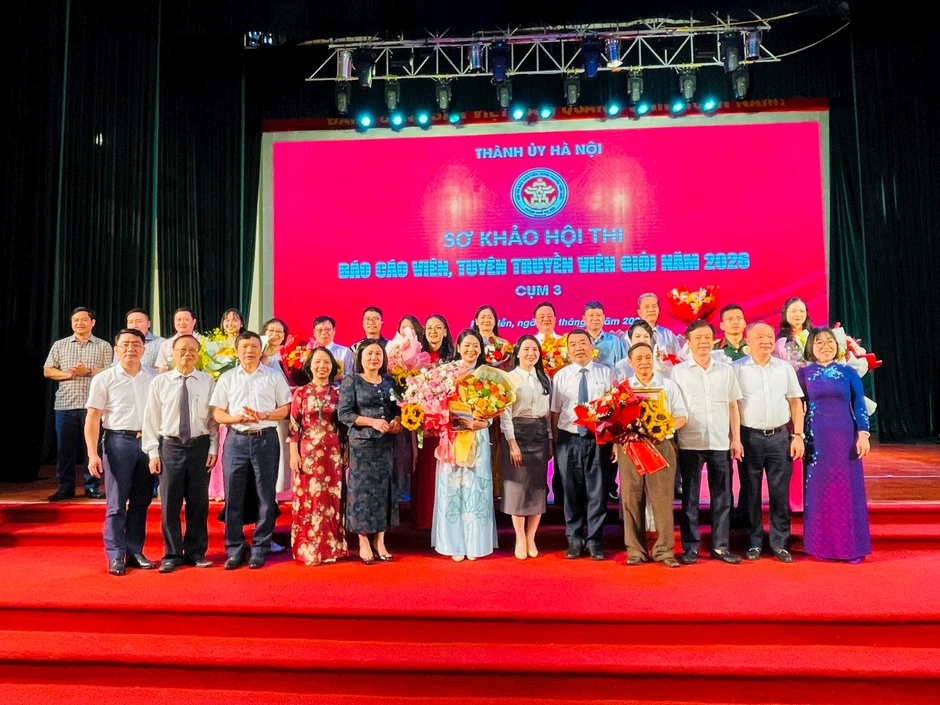 Nâng cao vai trò cầu nối "ý Đảng" với "lòng dân" Nâng cao vai trò cầu nối "ý Đảng" với "lòng dân"