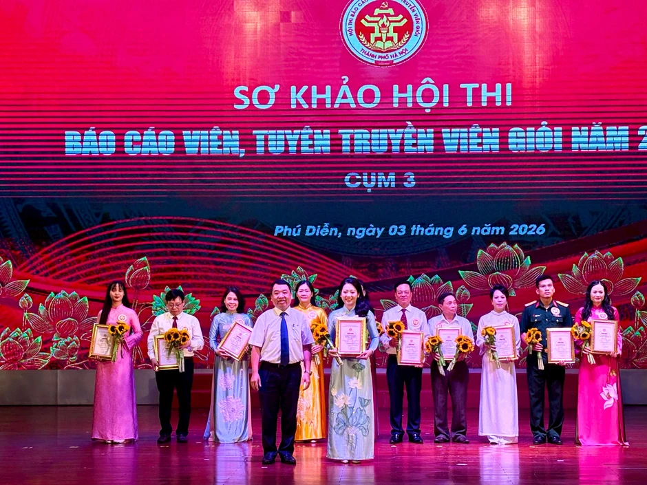 Nâng cao vai trò cầu nối "ý Đảng" với "lòng dân" Nâng cao vai trò cầu nối "ý Đảng" với "lòng dân"