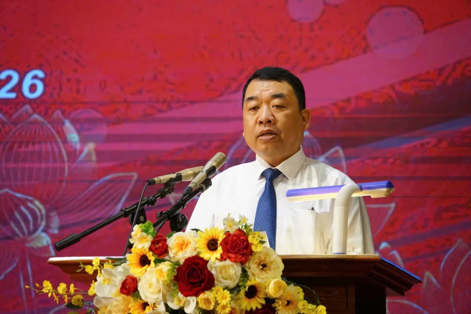 Nâng cao vai trò cầu nối "ý Đảng" với "lòng dân" Nâng cao vai trò cầu nối "ý Đảng" với "lòng dân"