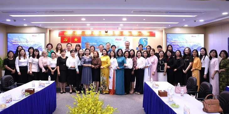 Nâng cao vai trò phụ nữ trong doanh nghiệp ngành nước Nâng cao vai trò phụ nữ trong doanh nghiệp ngành nước