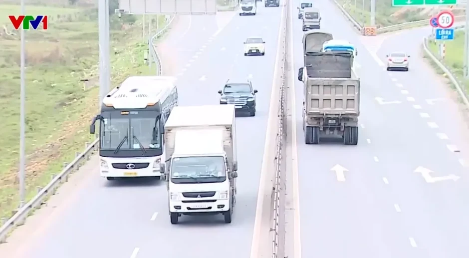 Nâng cao ý thức, kỹ năng lái xe trên cao tốc để giảm tai nạn Nâng cao ý thức, kỹ năng lái xe trên cao tốc để giảm tai nạn