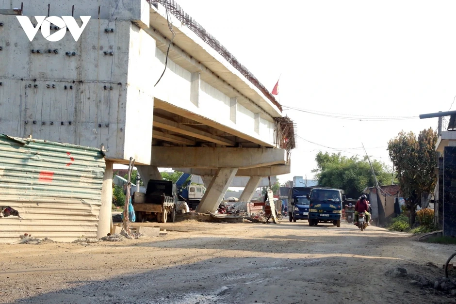 Nâng cấp Quốc lộ 14E kéo dài: Chủ đầu tư đổ lỗi "do ông trời" Nâng cấp Quốc lộ 14E kéo dài: Chủ đầu tư đổ lỗi "do ông trời"
