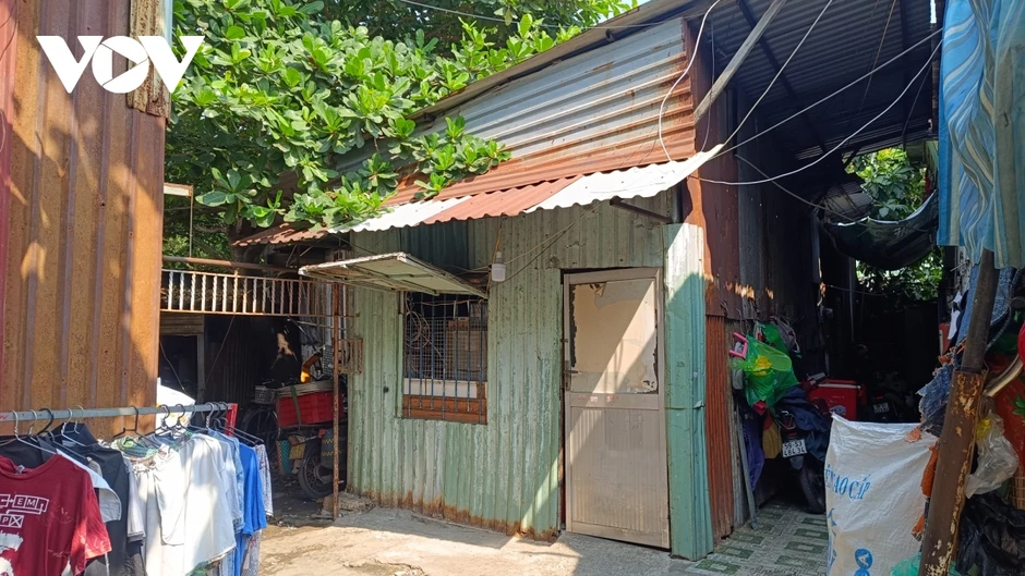 Nắng đỉnh điểm tại TP.HCM: Trắng đêm chạy xe, trưa ra lề đường trốn nóng Nắng đỉnh điểm tại TP.HCM: Trắng đêm chạy xe, trưa ra lề đường trốn nóng