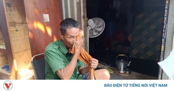 Nắng đỉnh điểm tại TP.HCM: Trắng đêm chạy xe, trưa ra lề đường trốn nóng