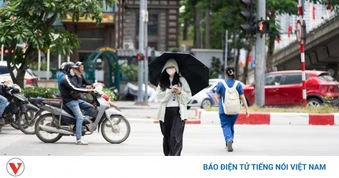 Nắng nóng cực đoan, người dân được khuyến cáo tránh ra ngoài khung giờ từ 10h-16h