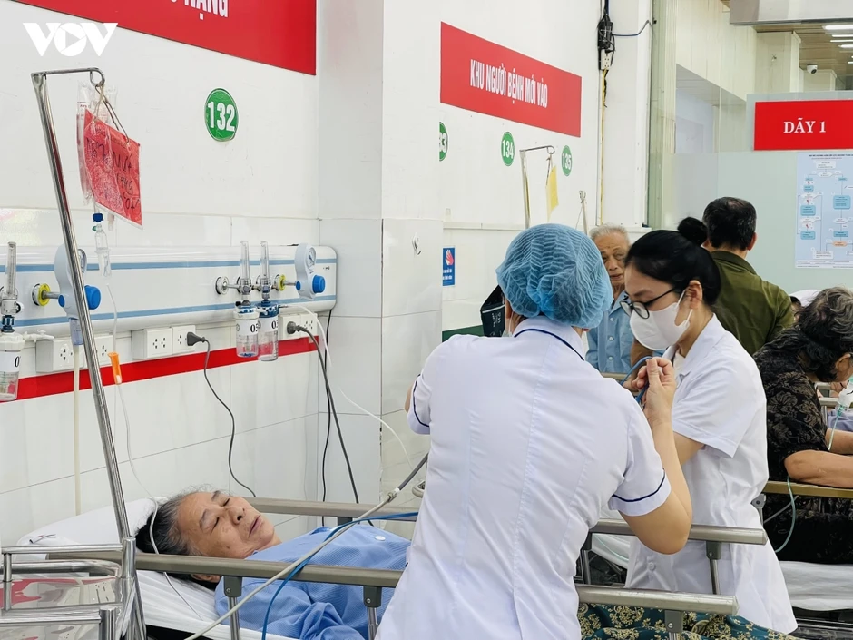 Nắng nóng gay gắt, bệnh nhân nhập Trung tâm cấp cứu A9 tăng cao Nắng nóng gay gắt, bệnh nhân nhập Trung tâm cấp cứu A9 tăng cao