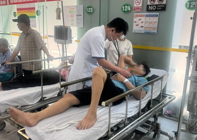 Nắng nóng: Nhiều người cấp cứu vì say nắng Nắng nóng: Nhiều người cấp cứu vì say nắng