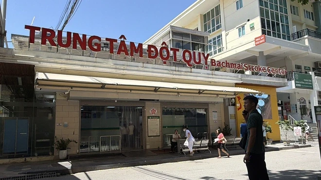 Nắng nóng: Nhiều người cấp cứu vì say nắng Nắng nóng: Nhiều người cấp cứu vì say nắng