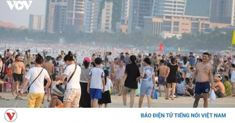 Nắng nóng tiếp diễn ở miền Trung, có nơi vượt 39 độ C