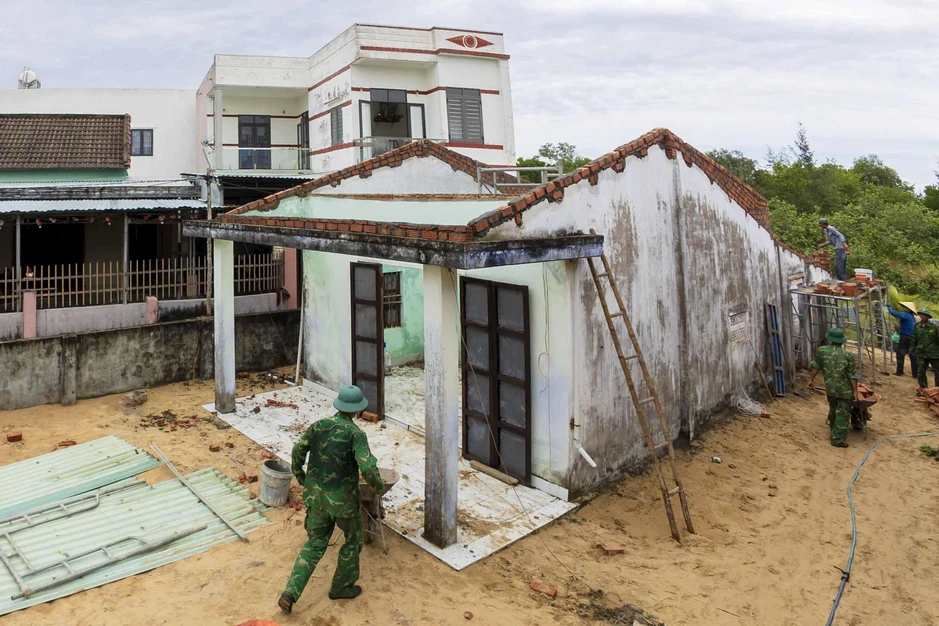 Nắng rát Thăng An và những ngôi nhà dựng lại từ mồ hôi áo lính Nắng rát Thăng An và những ngôi nhà dựng lại từ mồ hôi áo lính