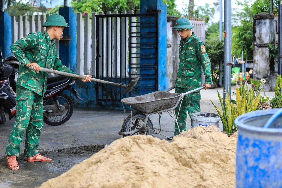 Nắng rát Thăng An và những ngôi nhà dựng lại từ mồ hôi áo lính Nắng rát Thăng An và những ngôi nhà dựng lại từ mồ hôi áo lính
