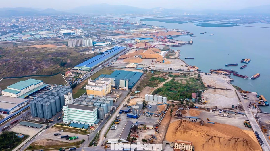 Nạo vét luồng vào cảng nước sâu bậc nhất miền Bắc sau nhiều năm bị bồi lắng Nạo vét luồng vào cảng nước sâu bậc nhất miền Bắc sau nhiều năm bị bồi lắng