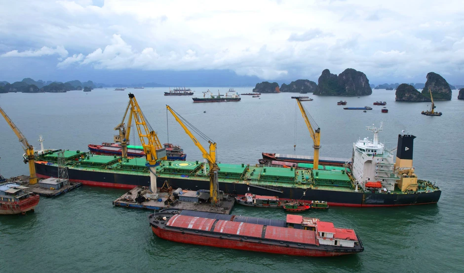 Nạo vét luồng vào cảng nước sâu bậc nhất miền Bắc sau nhiều năm bị bồi lắng Nạo vét luồng vào cảng nước sâu bậc nhất miền Bắc sau nhiều năm bị bồi lắng