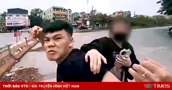 Né chốt đo nồng độ cồn, nam thanh niên lao xe vào CSGT rồi tấn công cán bộ làm nhiệm vụ