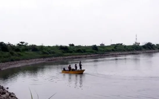 Ngã sà lan, một người bị nước sông Trà Lý cuốn trôi mất tích