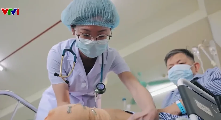 Ngâm chân nước nóng pha lá trà xanh trị bệnh, người đàn ông bị hoại tử lan rộng Ngâm chân nước nóng pha lá trà xanh trị bệnh, người đàn ông bị hoại tử lan rộng