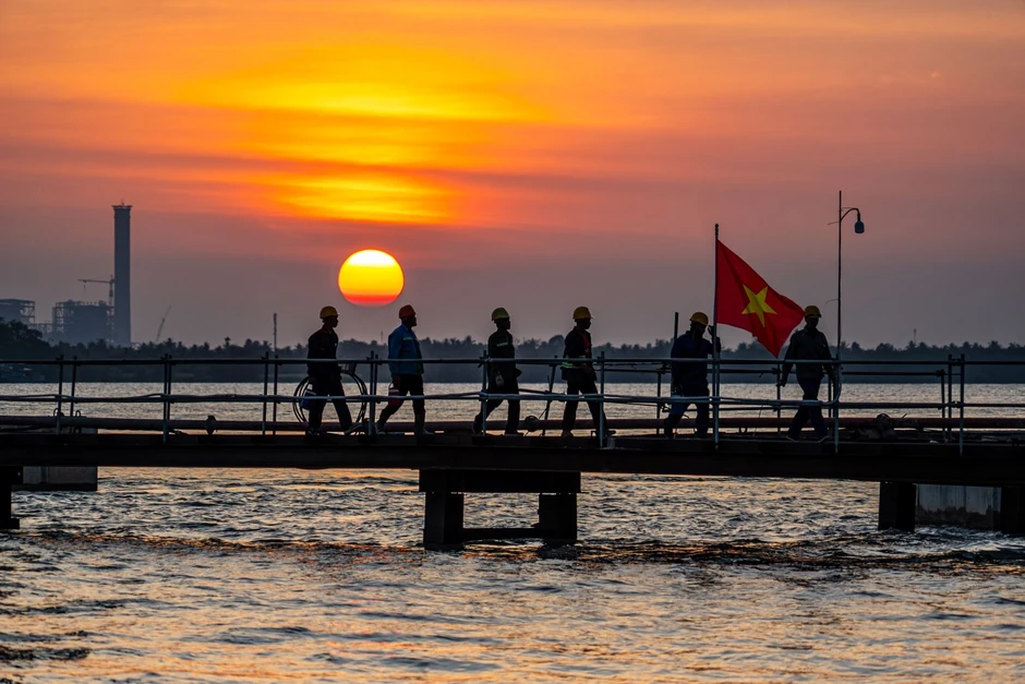 Ngắm hoàng hôn trên công trường cầu Đại Ngãi 1 Ngắm hoàng hôn trên công trường cầu Đại Ngãi 1
