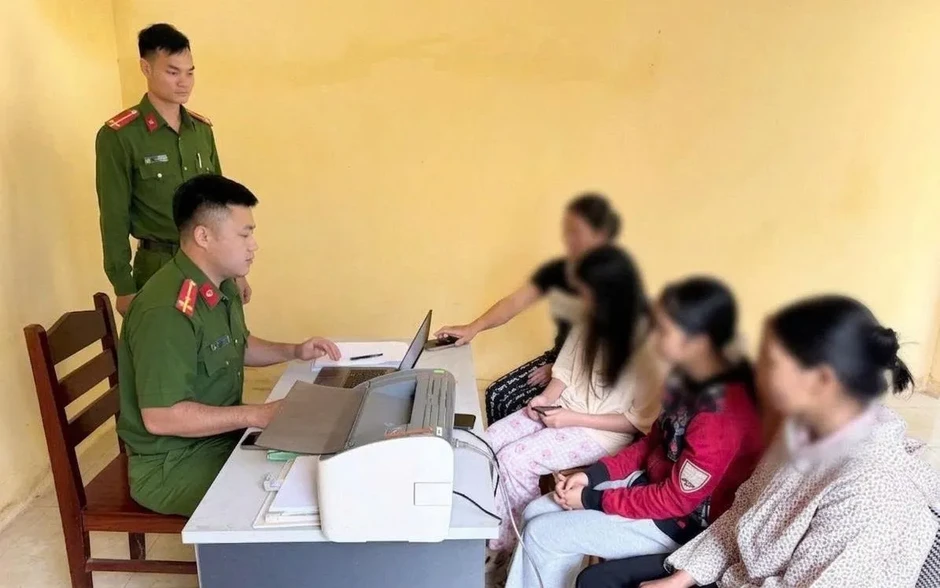 Ngăn chặn kịp thời 2 thiếu nữ rời nhà theo lời mời “việc nhẹ, lương cao” Ngăn chặn kịp thời 2 thiếu nữ rời nhà theo lời mời “việc nhẹ, lương cao”
