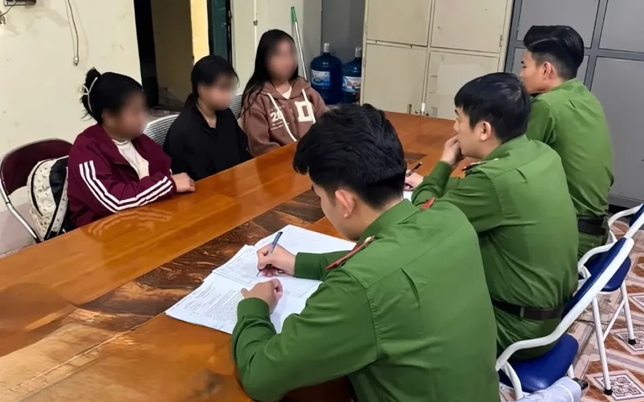 Ngăn chặn kịp thời 3 thiếu niên rời quê theo lời dụ “việc nhẹ lương cao” Ngăn chặn kịp thời 3 thiếu niên rời quê theo lời dụ “việc nhẹ lương cao”