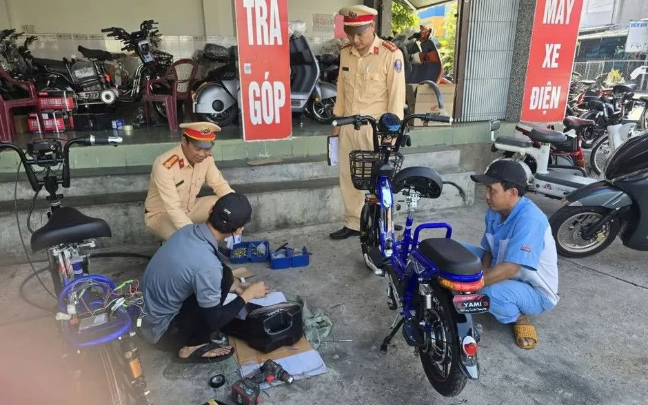 Ngăn chặn xe điện độ chế, bảo vệ học sinh trong dịp hè Ngăn chặn xe điện độ chế, bảo vệ học sinh trong dịp hè
