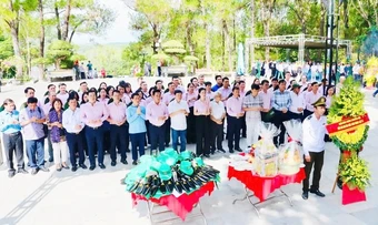 Ngân hàng Chính sách xã hội Việt Nam tri ân các Anh hùng liệt sĩ tại tỉnh Quảng Trị