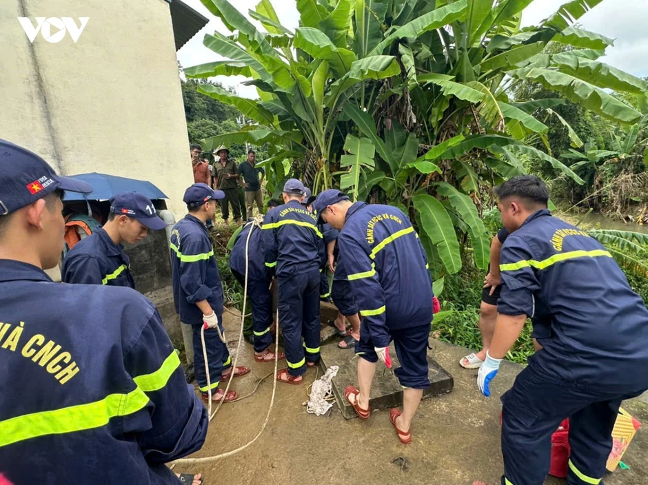Ngạt khí lúc dọn bể nước khiến 1 người tử vong, 3 người phải cấp cứu Ngạt khí lúc dọn bể nước khiến 1 người tử vong, 3 người phải cấp cứu