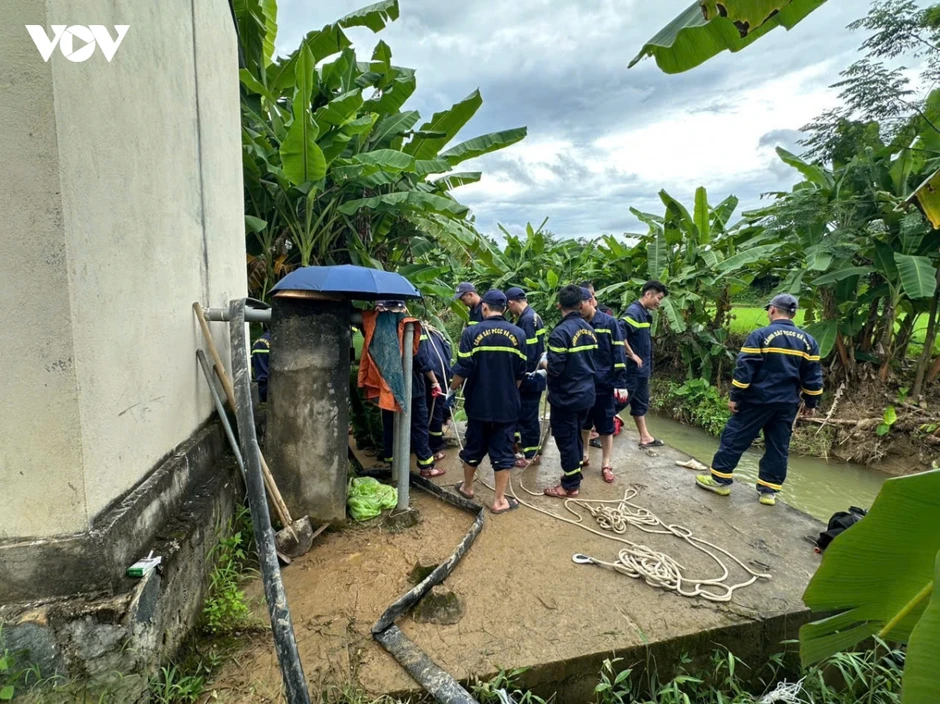 Ngạt khí lúc dọn bể nước khiến 1 người tử vong, 3 người phải cấp cứu Ngạt khí lúc dọn bể nước khiến 1 người tử vong, 3 người phải cấp cứu