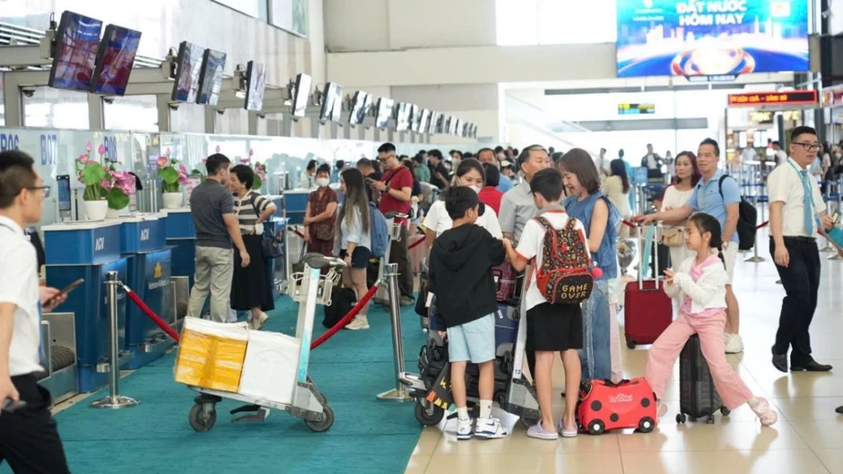 Ngày cuối nghỉ lễ 30/4 - 1/5, sân bay Nội Bài lập kỷ lục đón gần 118.000 khách Ngày cuối nghỉ lễ 30/4 - 1/5, sân bay Nội Bài lập kỷ lục đón gần 118.000 khách