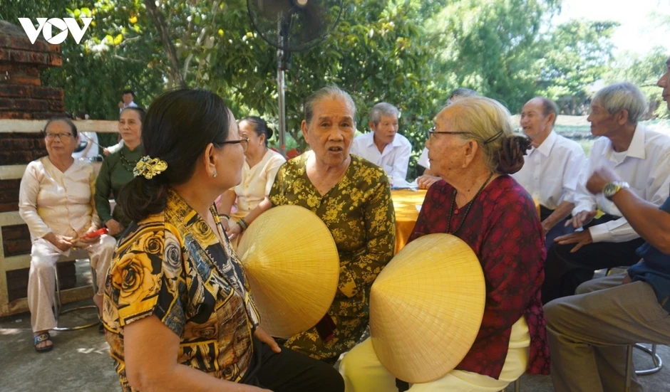 Ngày giỗ chung tri ân các Anh hùng liệt sĩ ở làng Đồng Di (TP Huế) Ngày giỗ chung tri ân các Anh hùng liệt sĩ ở làng Đồng Di (TP Huế)