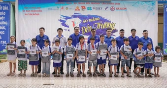 Ngày hội “Áo trắng đến trường” mang niềm vui đến học sinh Tây Ninh