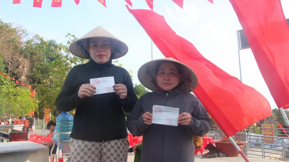 Ngày hội bầu cử sớm ở đảo Hòn Khoai, Hòn Chuối