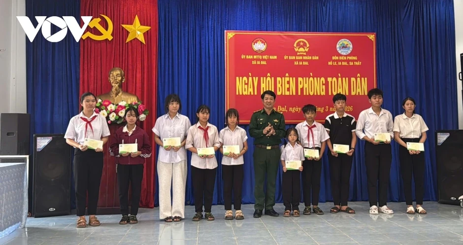 Ngày hội của thế trận lòng dân nơi biên giới Quảng Ngãi Ngày hội của thế trận lòng dân nơi biên giới Quảng Ngãi