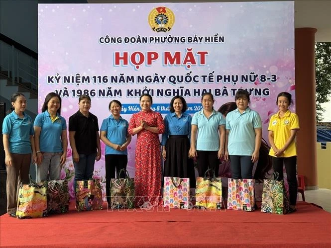 Ngày Quốc tế Phụ nữ 8/3: Tôn vinh người lao động nữ bằng việc làm thiết thực Ngày Quốc tế Phụ nữ 8/3: Tôn vinh người lao động nữ bằng việc làm thiết thực