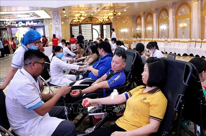 Ngày toàn dân hiến máu tình nguyện 7/4: Lan tỏa thông điệp 'cho đi là còn mãi' Ngày toàn dân hiến máu tình nguyện 7/4: Lan tỏa thông điệp 'cho đi là còn mãi'