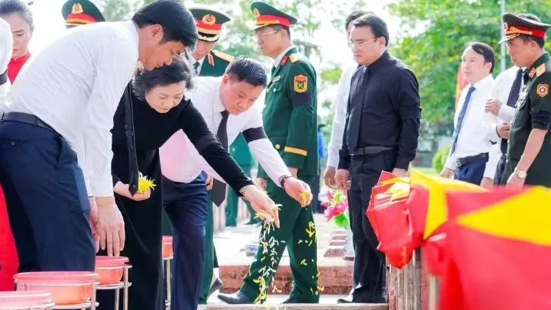 Nghệ An: An táng 80 hài cốt liệt sỹ hi sinh tại Lào