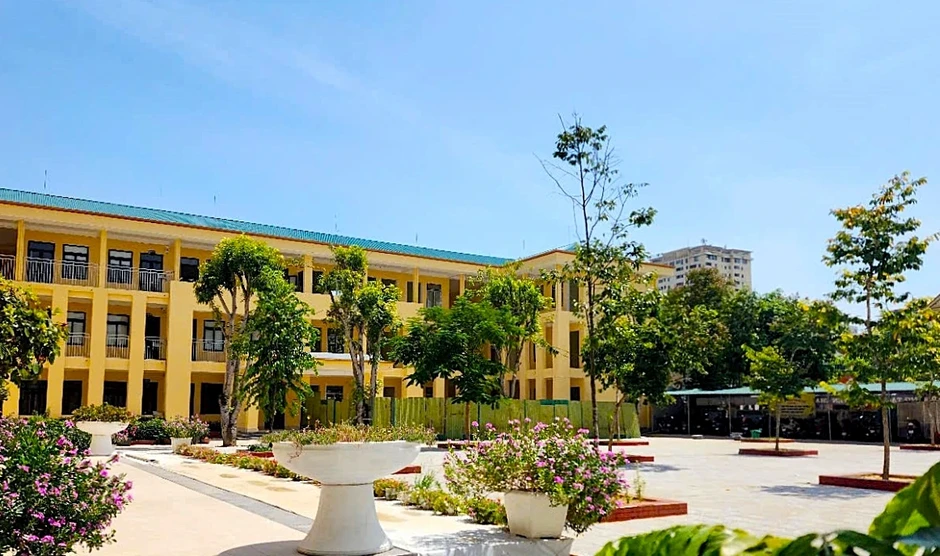 Nghệ An cho phép các trường chủ động điều chỉnh giờ học do nắng nóng gay gắt Nghệ An cho phép các trường chủ động điều chỉnh giờ học do nắng nóng gay gắt