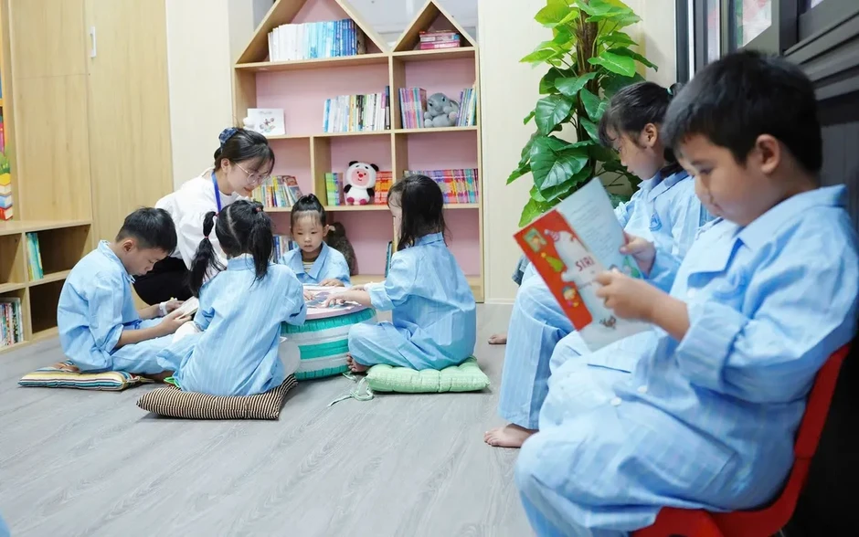 Nghệ An: “Chữa lành” cho bệnh nhi bằng những thư viện, góc đọc sách