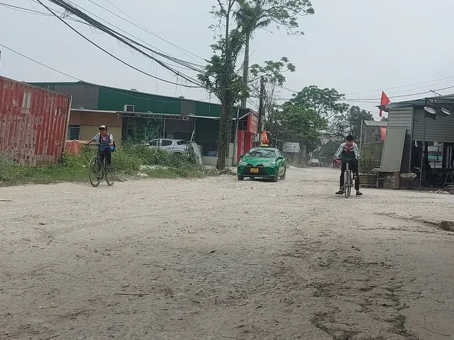 Nghệ An: Đường Cao Xuân Huy xuống cấp, gây khó khăn cho người dân khi đi lại Nghệ An: Đường Cao Xuân Huy xuống cấp, gây khó khăn cho người dân khi đi lại