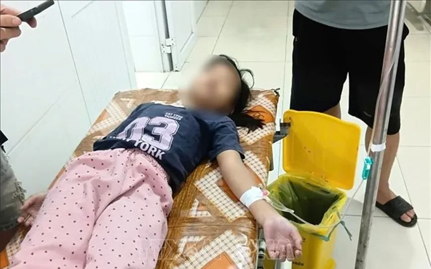 Nghệ An: Hơn 20 người nhập viện nghi ngộ độc sau ăn bánh mì Nghệ An: Hơn 20 người nhập viện nghi ngộ độc sau ăn bánh mì