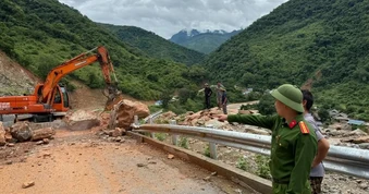 Nghệ An: Khẩn trương khắc phục sạt lở, thông tuyến tỉnh lộ 543D