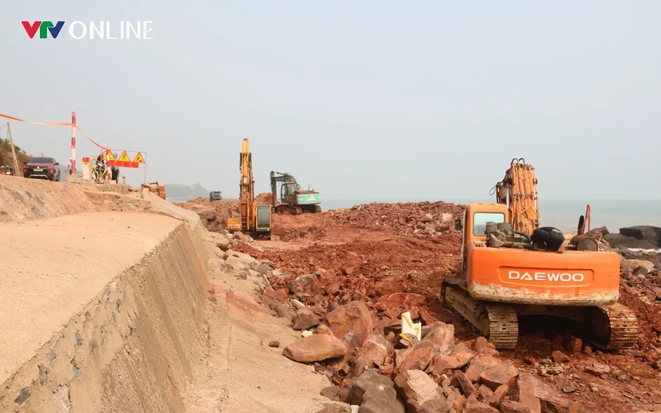 Nghệ An: Tăng tốc thi công tường chắn sóng ven biển trị giá 370 tỷ đồng Nghệ An: Tăng tốc thi công tường chắn sóng ven biển trị giá 370 tỷ đồng