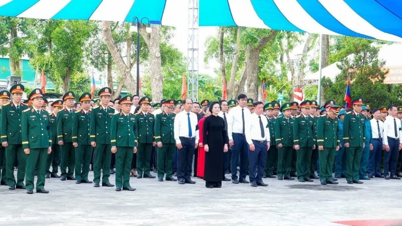 Nghệ An tổ chức Lễ truy điệu và an táng 80 hài cốt liệt sĩ quân tình nguyện và chuyên gia Việt Nam hy sinh tại Lào Nghệ An tổ chức Lễ truy điệu và an táng 80 hài cốt liệt sĩ quân tình nguyện và chuyên gia Việt Nam hy sinh tại Lào