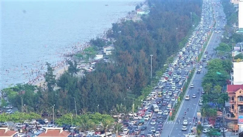 Nghệ An xóa "nút thắt cổ chai" trên tuyến đường ven biển Cửa Lò