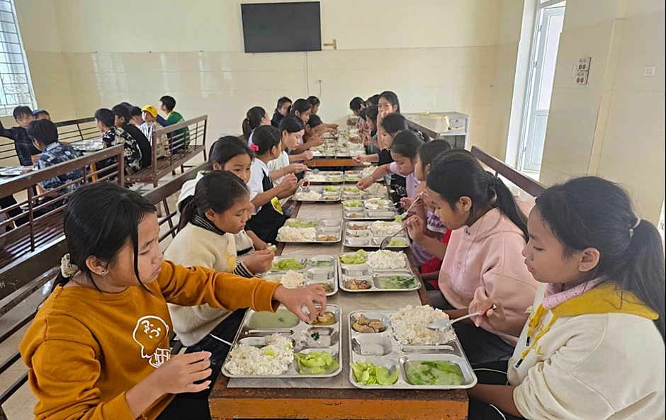 Nghệ An: Yêu cầu công khai đơn vị cung cấp thực phẩm bán trú để phụ huynh giám sát Nghệ An: Yêu cầu công khai đơn vị cung cấp thực phẩm bán trú để phụ huynh giám sát