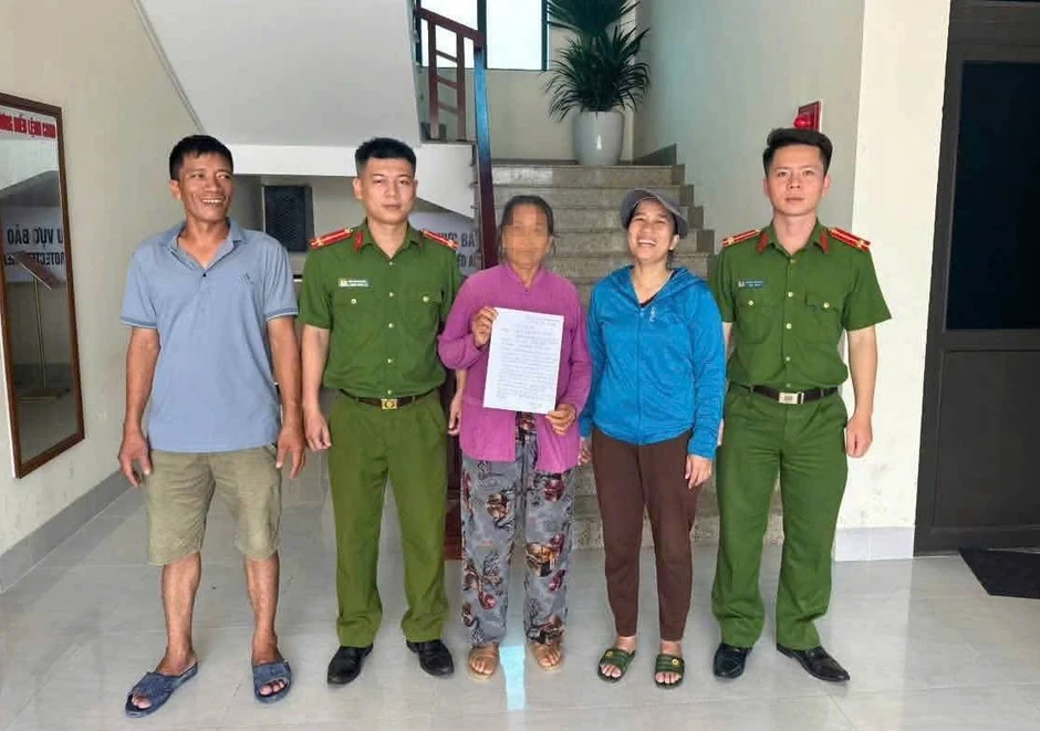 Nghe một cuộc điện thoại, cụ bà suýt mất 250 triệu đồng Nghe một cuộc điện thoại, cụ bà suýt mất 250 triệu đồng