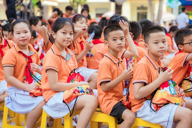 Nghệ sĩ nhân dân Xuân Bắc cùng hàng nghìn em nhỏ vui hội "Thiếu nhi Việt Nam-Học tập tốt, rèn luyện chăm" Nghệ sĩ nhân dân Xuân Bắc cùng hàng nghìn em nhỏ vui hội "Thiếu nhi Việt Nam-Học tập tốt, rèn luyện chăm"