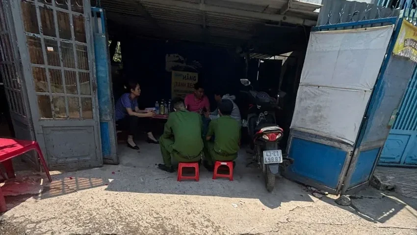 Nghi án người đàn ông đốt nhà tự thiêu ở TP Hồ Chí Minh Nghi án người đàn ông đốt nhà tự thiêu ở TP Hồ Chí Minh